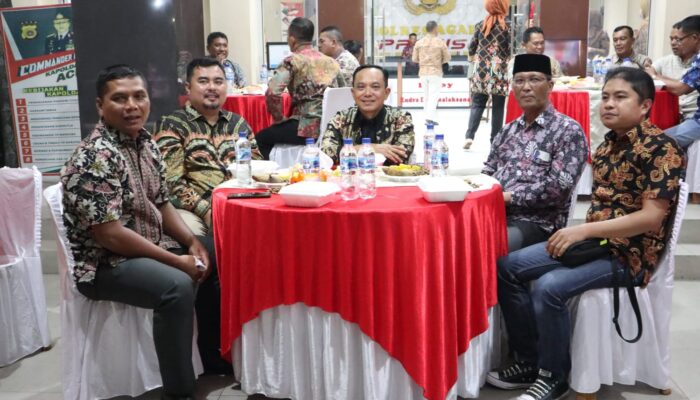 Kapolres Agara Gelar Nonton Bareng Wayang Kulit