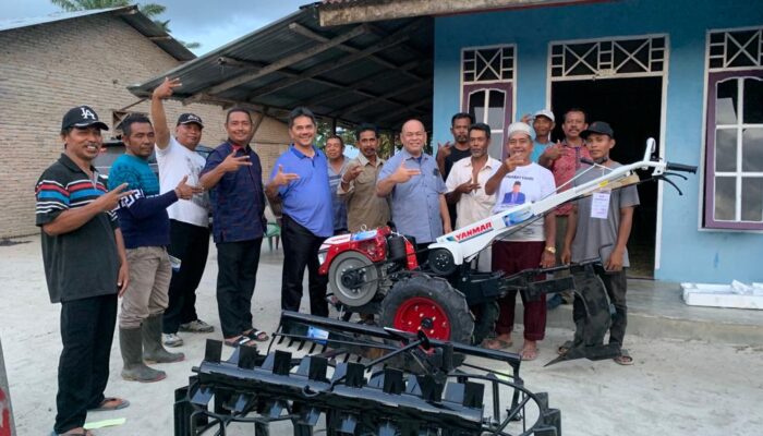 Tingkatkan Mutu Pertanian, Yahdi Khoir Serahkan Alsintan 6 Hand Traktor dan 3 Cultivator
