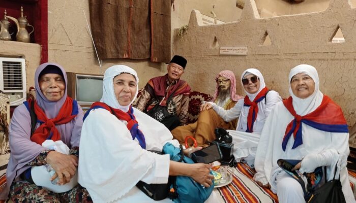 Jemaah Haji Manfaatkan Waktu Tour Ziarah Ke Hudaibiyah