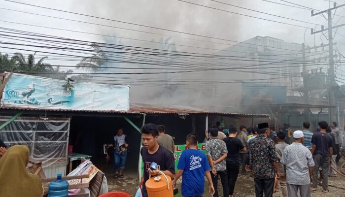 Ditinggal Ke Pesta, Satu Rumah Hangus Terbakar Di Palas