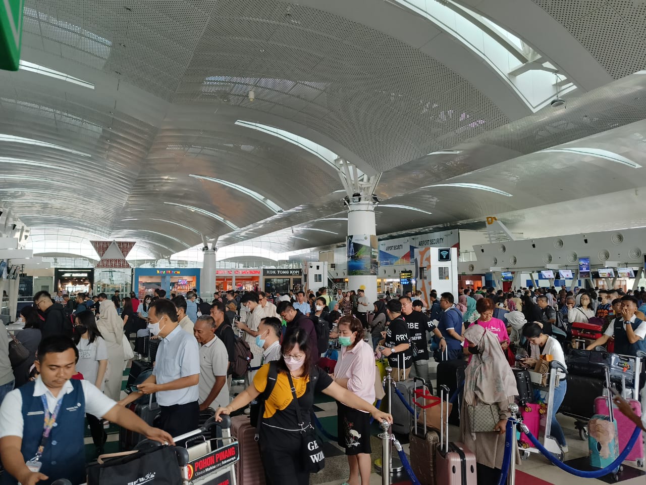 Arus Ramai, Penumpang Dianjurkan Datang Lebih Awal Ke KNIA