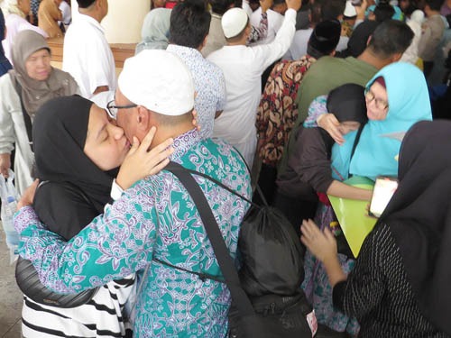 Foto-foto Haru Sambut Kedatangan Kloter 5 Di Asrama Haji Medan