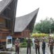 Kunker Ke Samosir, Apdesi Sumut Berikan Penghargaan Kepada Kajatisu Idianto
