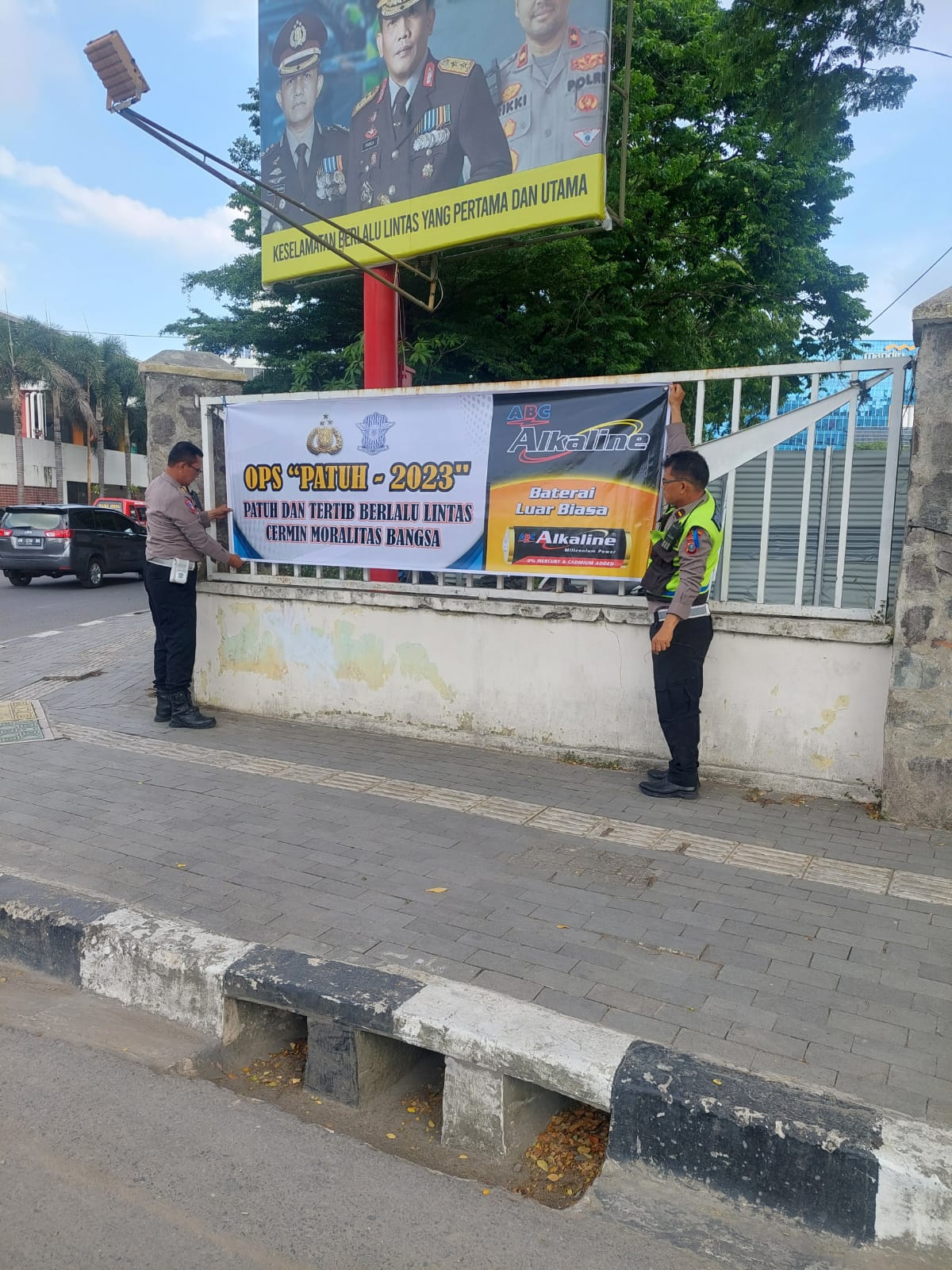 Satlantas Polrestabes Medan Sosialisasi Operasi Patuh Toba 2023 Di Seputaran Lapangan Merdeka