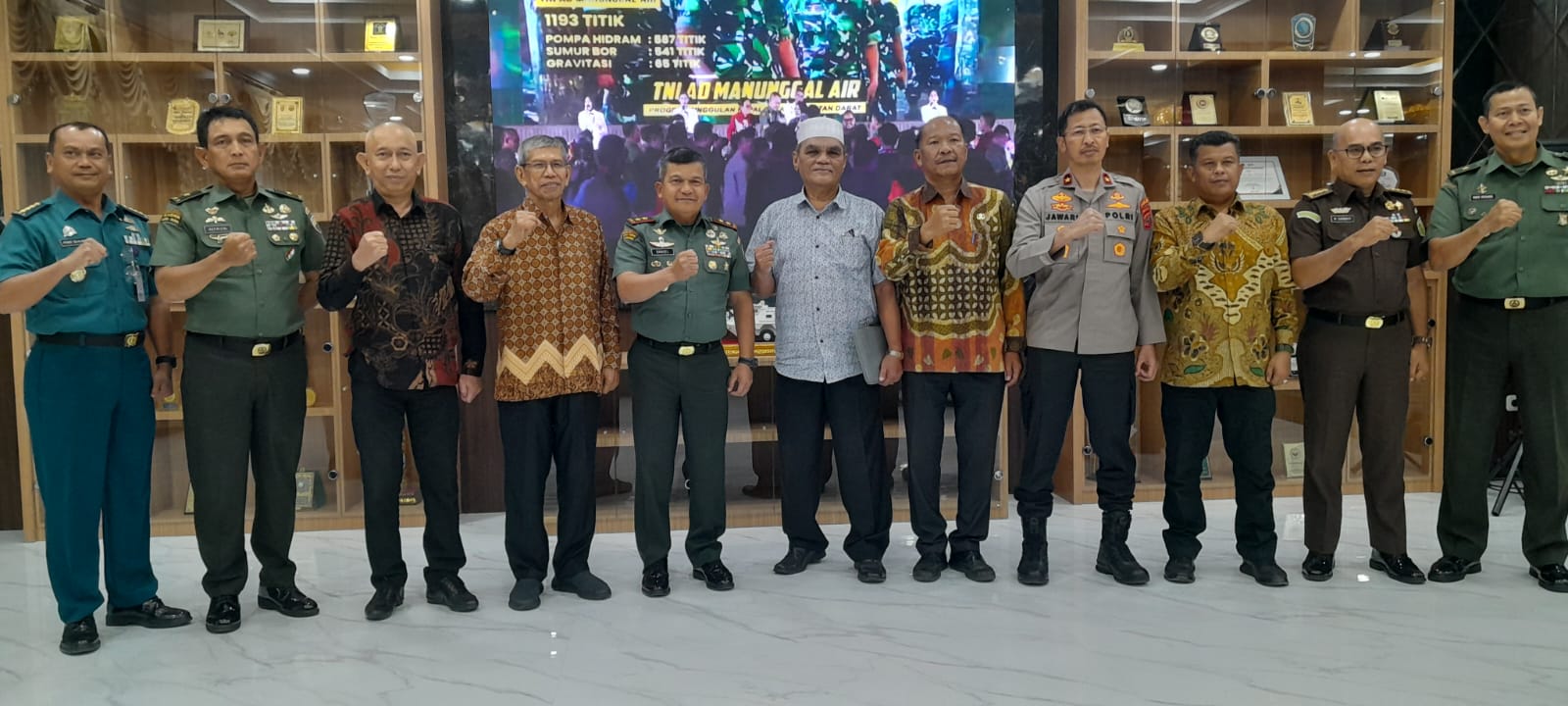 Pangdam I/BB Bersama Pemred Media Saksikan Live Streaming Malam Anugerah Kasad Award 2023