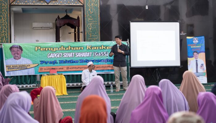 Prof.Ridha Dharmajaya Jadi Narasumber Penyuluhan Kanker Di Perwiritan Masjid Istiqomah