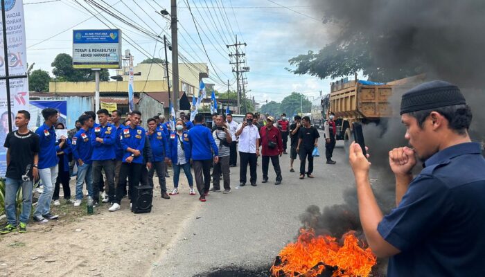 KNPI Demo Minta Kepala BNNK Tebingtinggi Dicopot