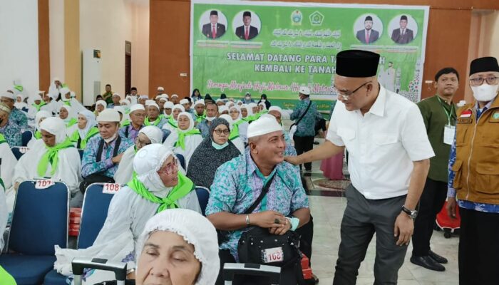 Marwan Dasopang Sapa Jemaah Haji Kloter 11 Di Asrama Haji Medan