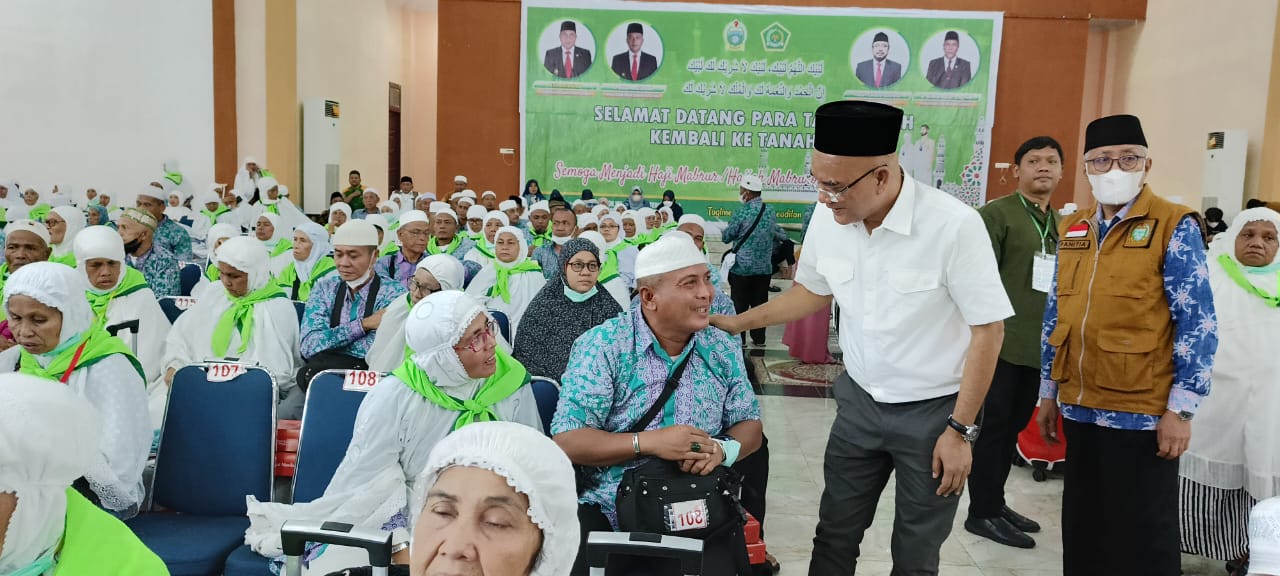 Marwan Dasopang Sapa Jemaah Haji Kloter 11 Di Asrama Haji Medan