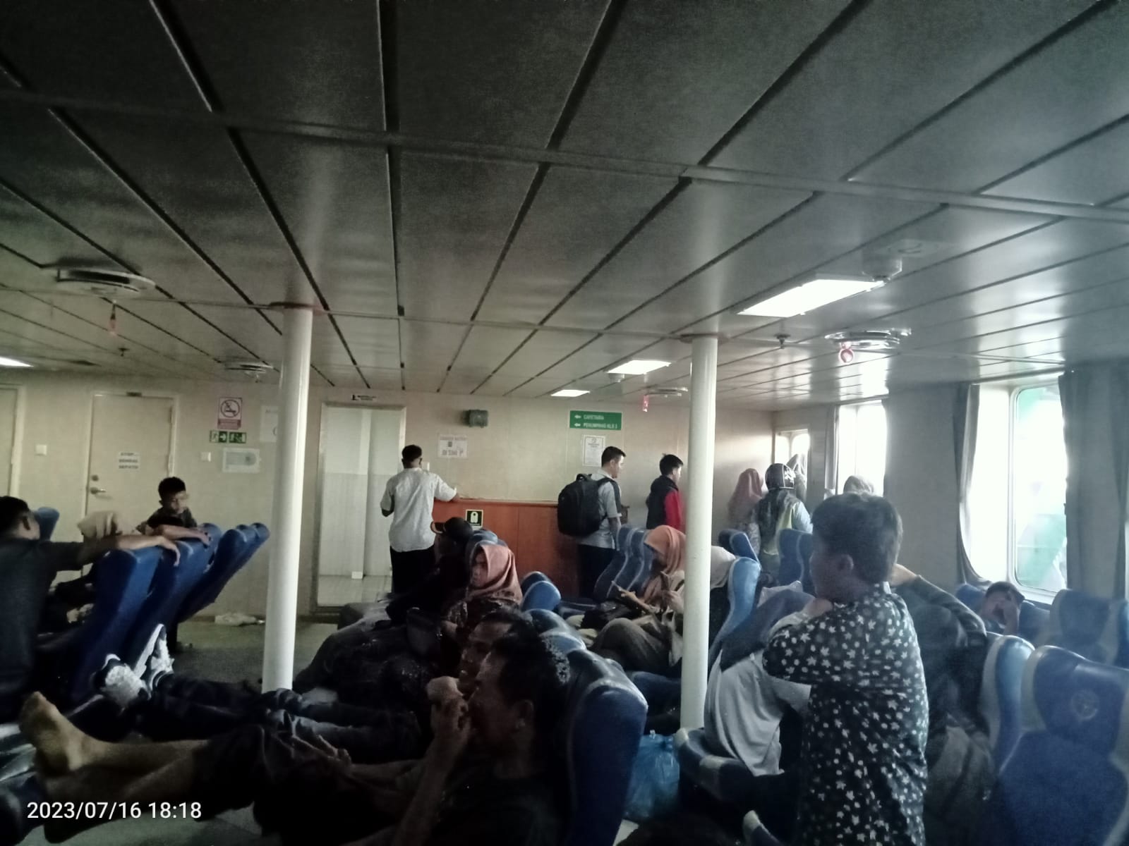 Penumpang Ferry KMP AH1 Terjebak Di Kapal