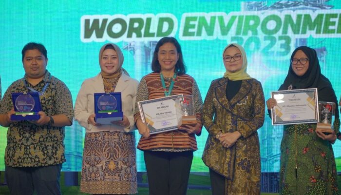 Komitmen Terapkan Proses Bisnis Ramah Lingkungan : Bio Farma Raih Penghargaan Kategori Tertinggi dari Badan POM