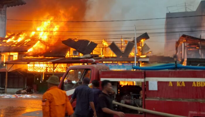 Jelang Maghrib, 8 Ruko Warga Abdya Habis Terbakar