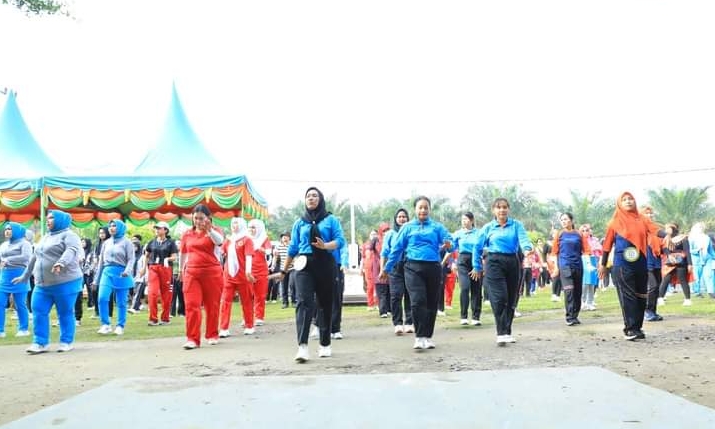 Sambut HUT Labura Ke-15, Camat Kualuh Hulu Gelar Lomba Senam Ahoy