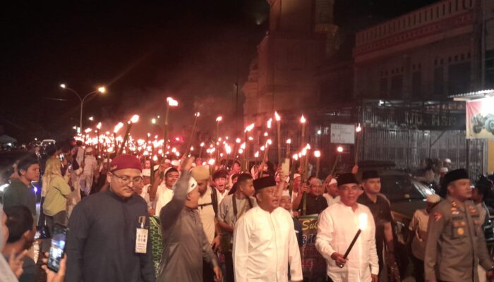 Ribuan Pawai Obor SemarakkanTahun Baru Islam Di Madina