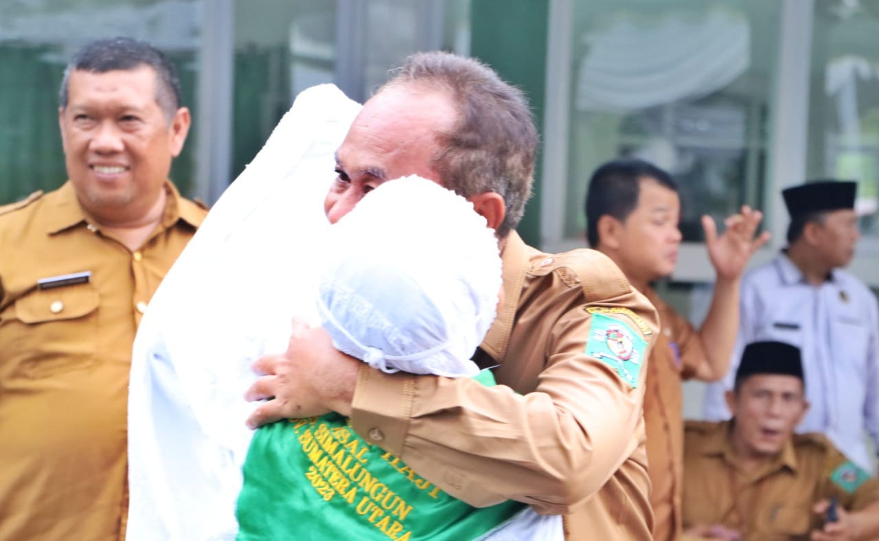 Isak Tangis Keluarga Mewarnai Kedatangan Jemaah Haji Asal Simalungun