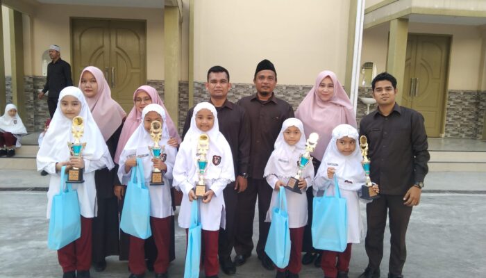 Raih Juara Umum Siswa SDS Al Ulum Terima Penghargaan