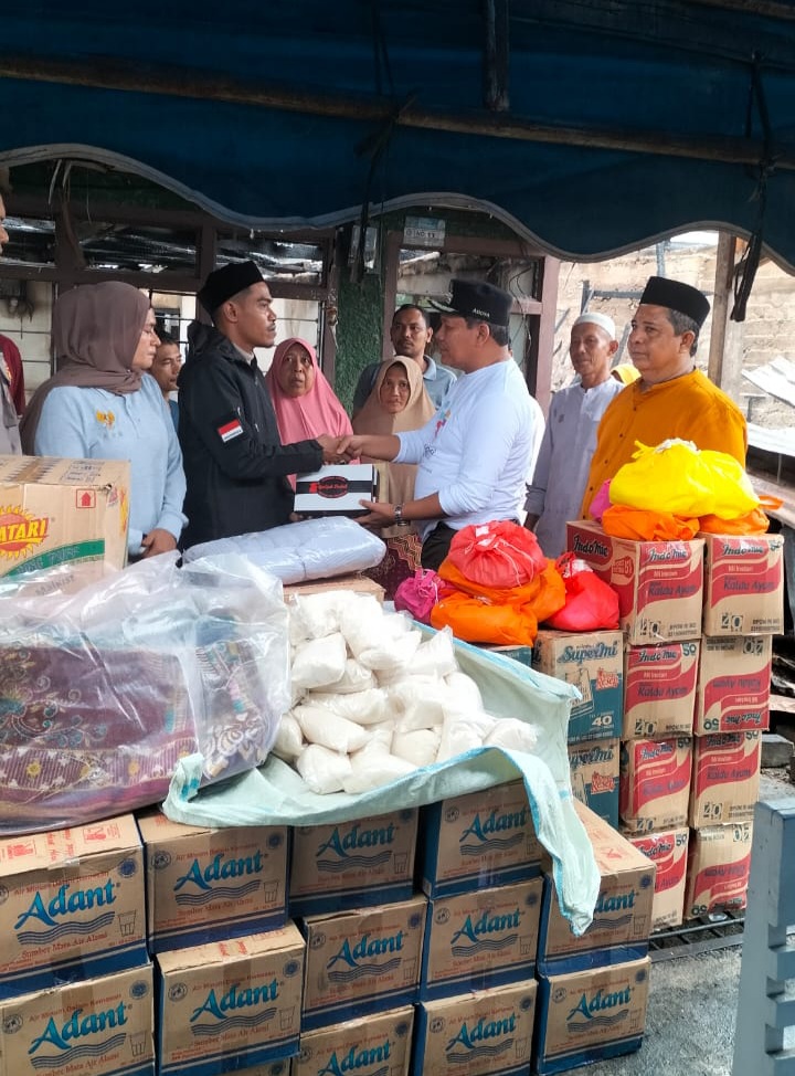 Pj Bupati Abdya Bantu Sembako Untuk Korban Kebakaran