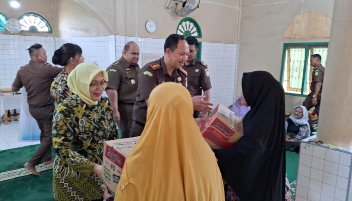 Menjelang HBA Ke-63, IAD Kejari Palas Kunjungi Panti Jompo