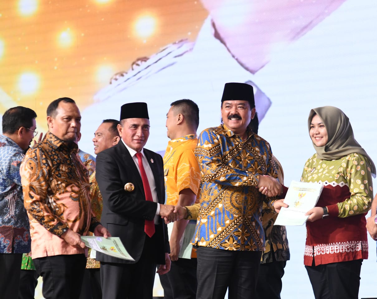 Atika Terima 18 Sertifikat Barang Milik Daerah Madina