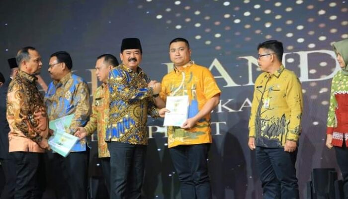 Kementerian ATR/BPN Serahkan 13 Sertifikat Tanah Aset Labura
