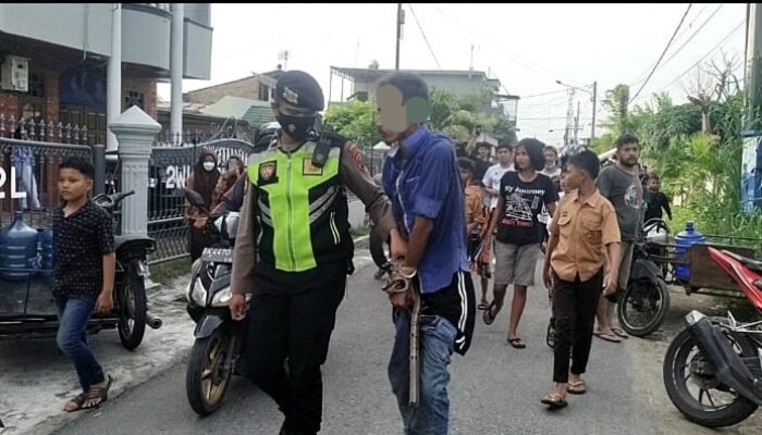 Tersangka Penggelapan Sepeda Motor Babak Belur Dihajar Warga