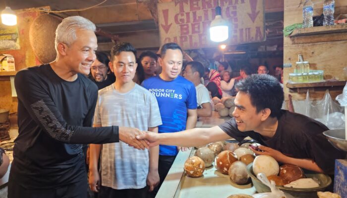 Gibran, Anang -Ashanty Temani Ganjar Blusukan Di Pasar Citeureup