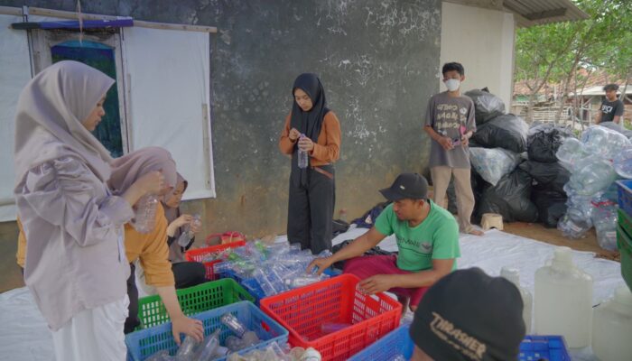 Bio Farma Libatkan Karyawan Lestarikan Lingkungan melalui Program Bottle Exchange with Plants