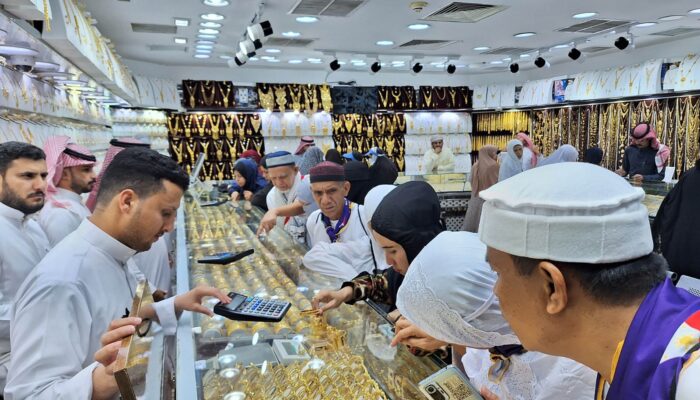 Ketika Jemaah Berburu Emas Di Kota Suci
