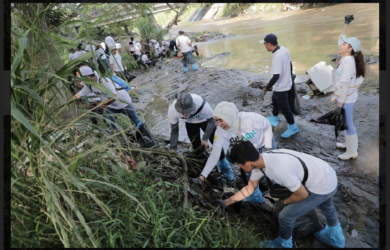 Volunteer BUMN, PLN UID Sumut, perwakilan pemerintah Kota Medan, aktivis peduli lingkungan, mahasiswa dan masyarakat sekitar melakukan bersih-bersih di bantaran Sungai Deli.