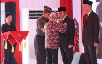 Ganjar Pranowo Raih Penghargaan Satyalancana Wira Karya Tahun 2023