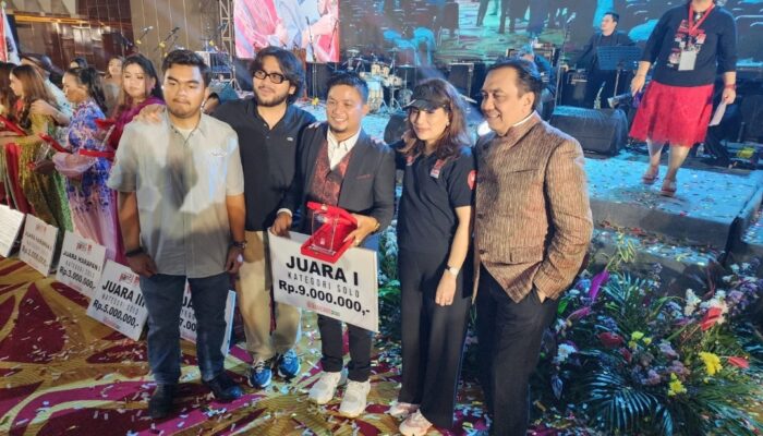 Jhon Kenedy Nadeak dan Dwarna Juara Pertama Festival Mangardang 2023