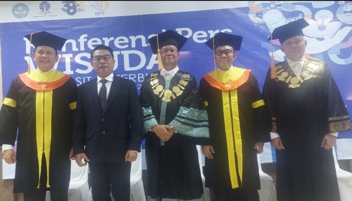 Ketua MPR RI dan Guru Besar UPI Jadi Wisudawan Kehormatan UT