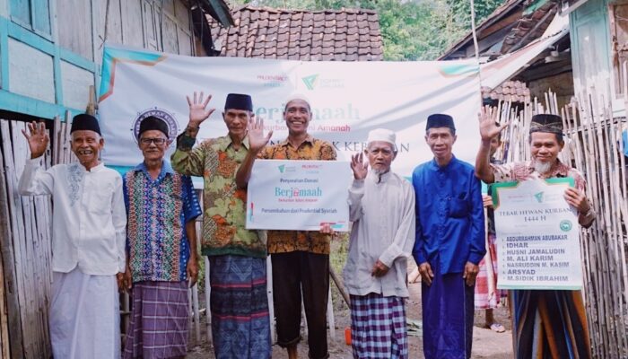 Prudential Syariah Salurkan Hewan Kurban ke Daerah Terpencil