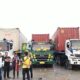 SEJUMLAH truk pendukung AMP berada di Gunung Sitoli, untuk selanjutnya bertugas mengerjakan proyek jalan di Kabupaten Nias. Waspada/Ist