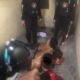 TIM Anti Begal Polrestabes Medan membubarkan aksi tawuran Jl. Pasar 9 Gang Famili Desa Tembung Kecamatan Percut Seituan, Minggu (23/7) dinihari saat melakukan patroli berskala besar. Waspada/Ist
