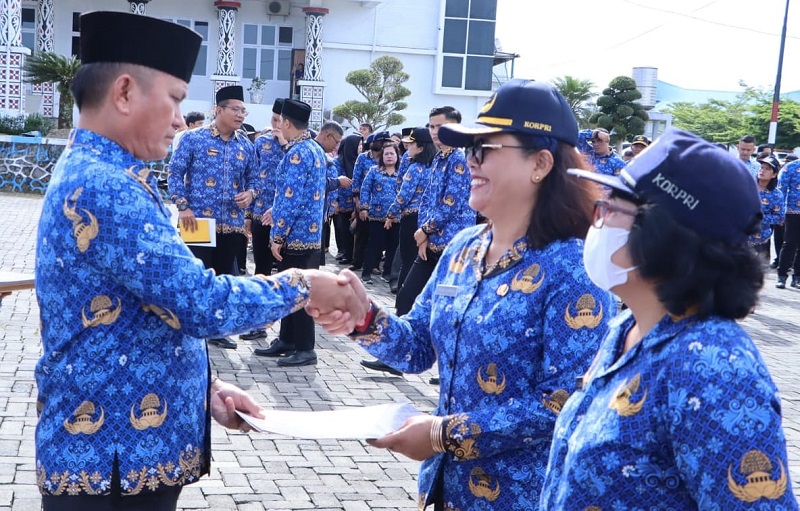 84 ASN Pemkab Simalungun Terima SK Pencantuman Gelar 84 ASN Pemkab Simalungun Terima SK Pencantuman Gelar