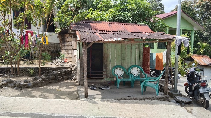 Rumah Bekas Warung 2 x 3 Meter Dan Anak Sakit Butuh Operasi