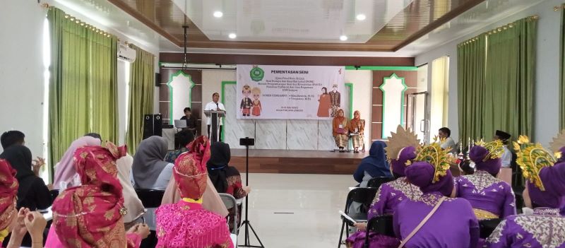 Dekan FTIK Buka Pentas Seni Dekan FTIK Buka Pentas Seni
