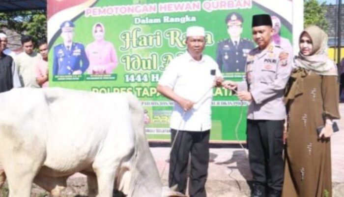 Kapolres Tapsel Tinjau Penyembelihan Hewan Kurban