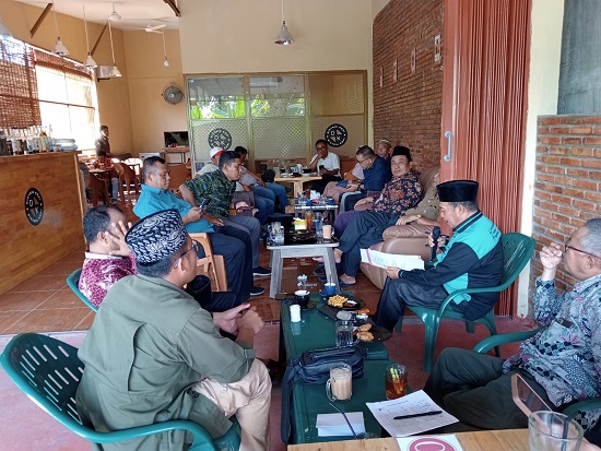 Suasana pembentukan pengurus Jami'ah Batak Muslim Indonesia, Kab. Batubara, di Distrik Cafe Limapuluh.(Waspada/Agusdiansyah Hasibuan)