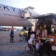 Jamaah haji dari Kloter 03 yang sakit dinaikkan ke ambulans, saat baru tiba di Bandara Sultan Iskandar Muda (SIM) Blang Bintang, Aceh Besar, Jumat ( 07/07/23). (Waspada/Ist)