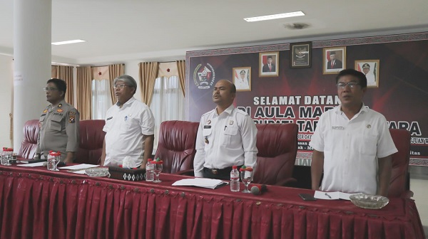Kepala Rutan Klas IIB Tarutung, Ismet Sitorus Rakor Pembinaaan Penyusunan Monitoring dan Evaluasi Tujuan Pembangunan Berkelanjutan dengan Forkopimda Taput. Waspada/ist