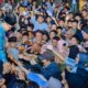 Bupati Batubara Ir.H.Zahir, M.AP turun panggung berbaur tanpa jarak dengan masyarakat yang memadati tanah lapang pada penutupan pergelaran seni budaya 2023 di lapangan Labuhanruku, Kecamatan Talawi, Batubara. Waspada/Iwan Has