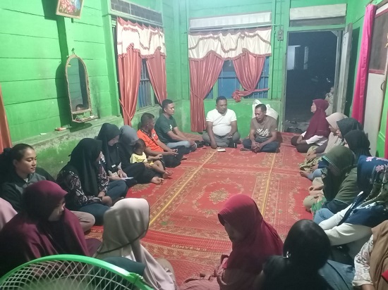 PARA wali murid mengadakan pertemuan khusus untuk membicarakan masalah dugaan penggelapan bantuan PIP sejumlah siswa. Waspada/Ist