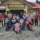Kapolsek Langsa Barat, Iptu Hufiza Fahmi, SH. MH bersama lima tersangka dan barang bukti di Mapolsek setempat, Selasa (1/7). Waspada/dede