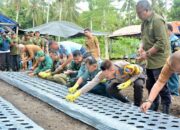 Anggota Forkopimda Sabang kompak tanam bawang merah bersama. (Waspada/ist)