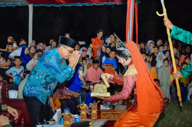 Seni Budaya Batubara Ditutup, Zahir Berbaur Tanpa Jarak