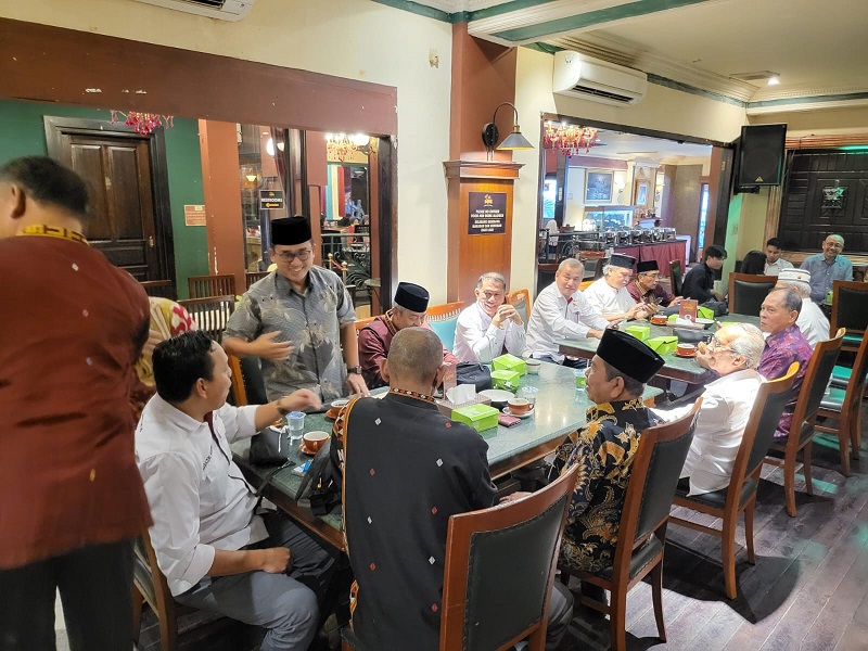 15 Penerima Beasiswa Ikanas Dan Syukuran Milad Ke-30 15 Penerima Beasiswa Ikanas Dan Syukuran Milad Ke-30