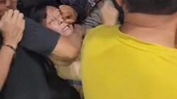 Tangkap layar bentrok diduga Sahabat Satpol PP dengan pedagang. Waspada/Ist