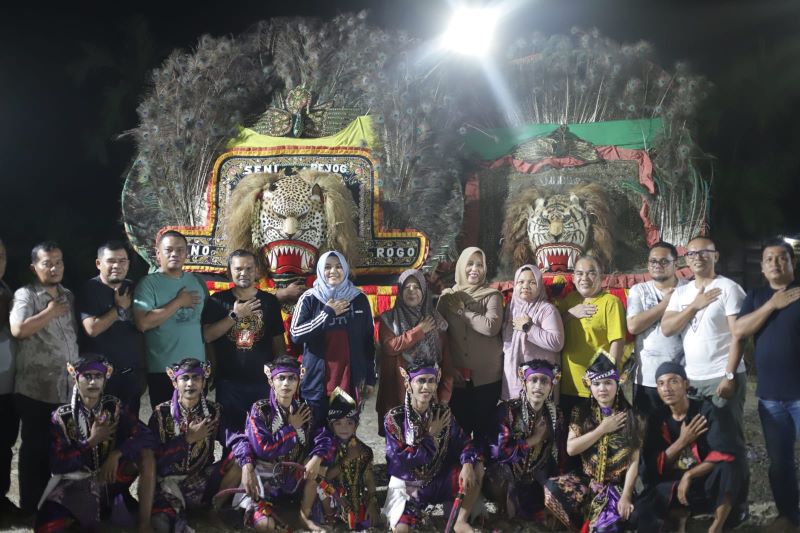 Rindu Atika Di Pantai Barat Rindu Atika Di Pantai Barat